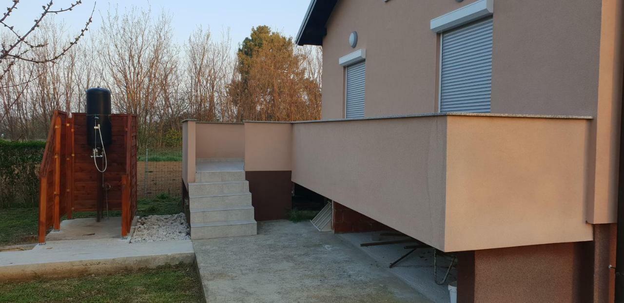 Holiday Home Begonja Privlaka  Kültér fotó