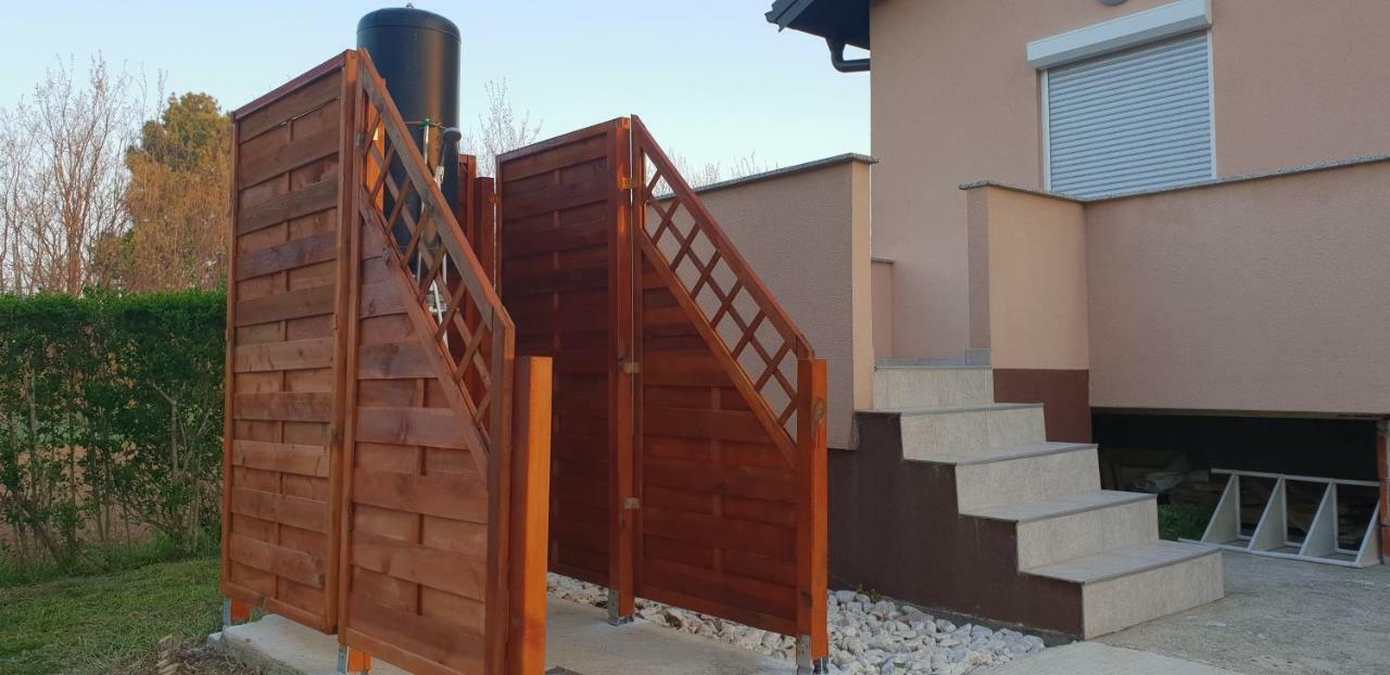 Holiday Home Begonja Privlaka  Kültér fotó